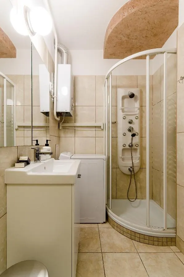 Paulay'S Studio Apartment In The City Center. Budapest Hungary