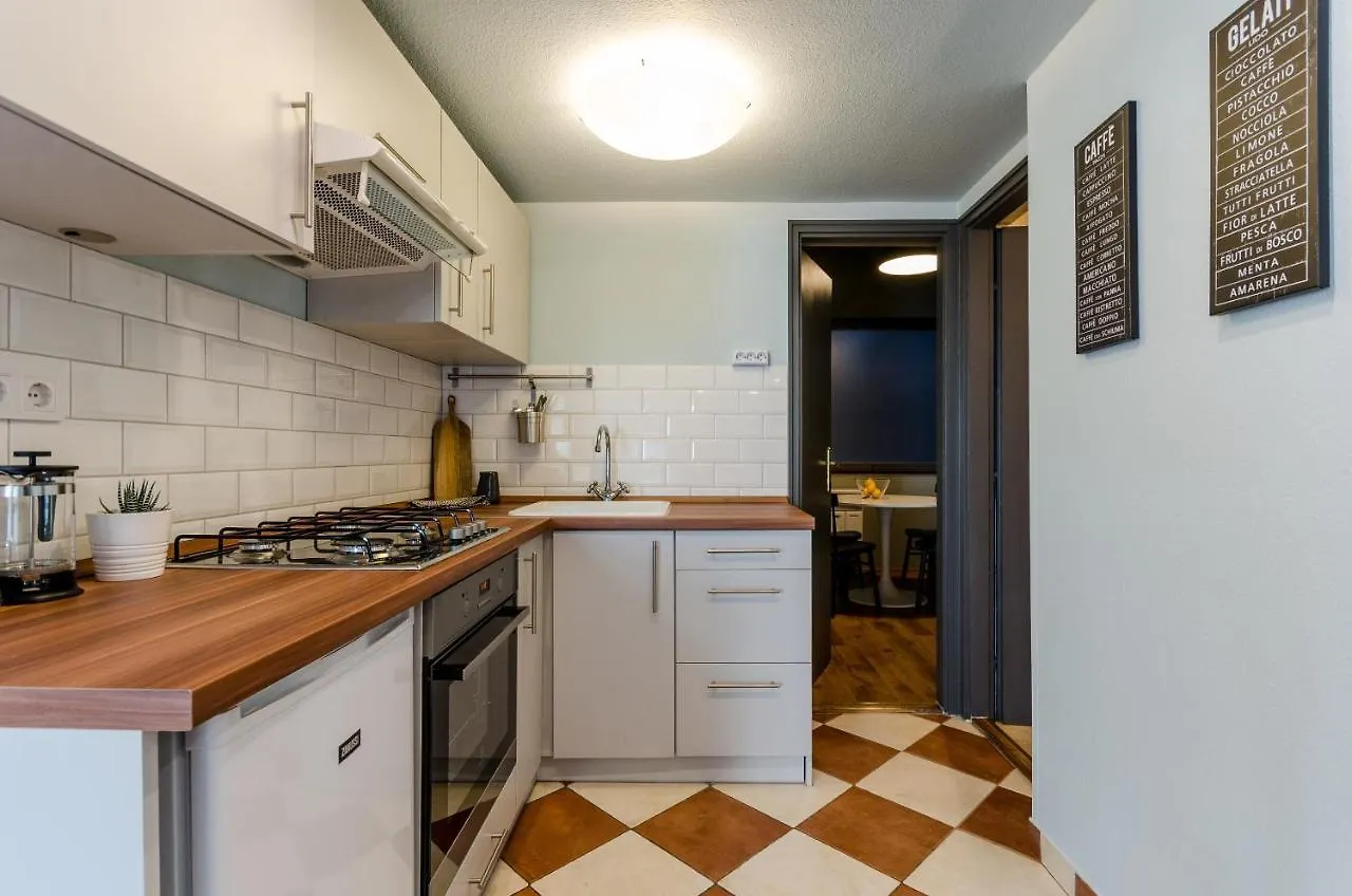 Paulay'S Studio Apartment In The City Center. Budapest Hungary